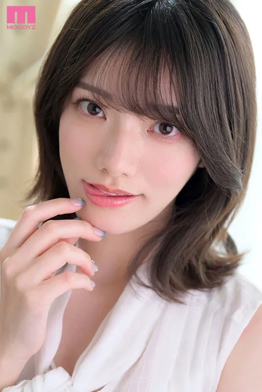 【VR】【ベロキス顔面特化VR】久しぶりに会った従姉妹の玲奈ちゃんがビビるほど大人っぽく綺麗で圧倒されたが、 お酒が入ったらまさかのキス魔。バグった距離感で僕を襲い最高顔面ビジュに見つめられながらイカされた幸せ射精！ 宮下玲奈 Scene Preview